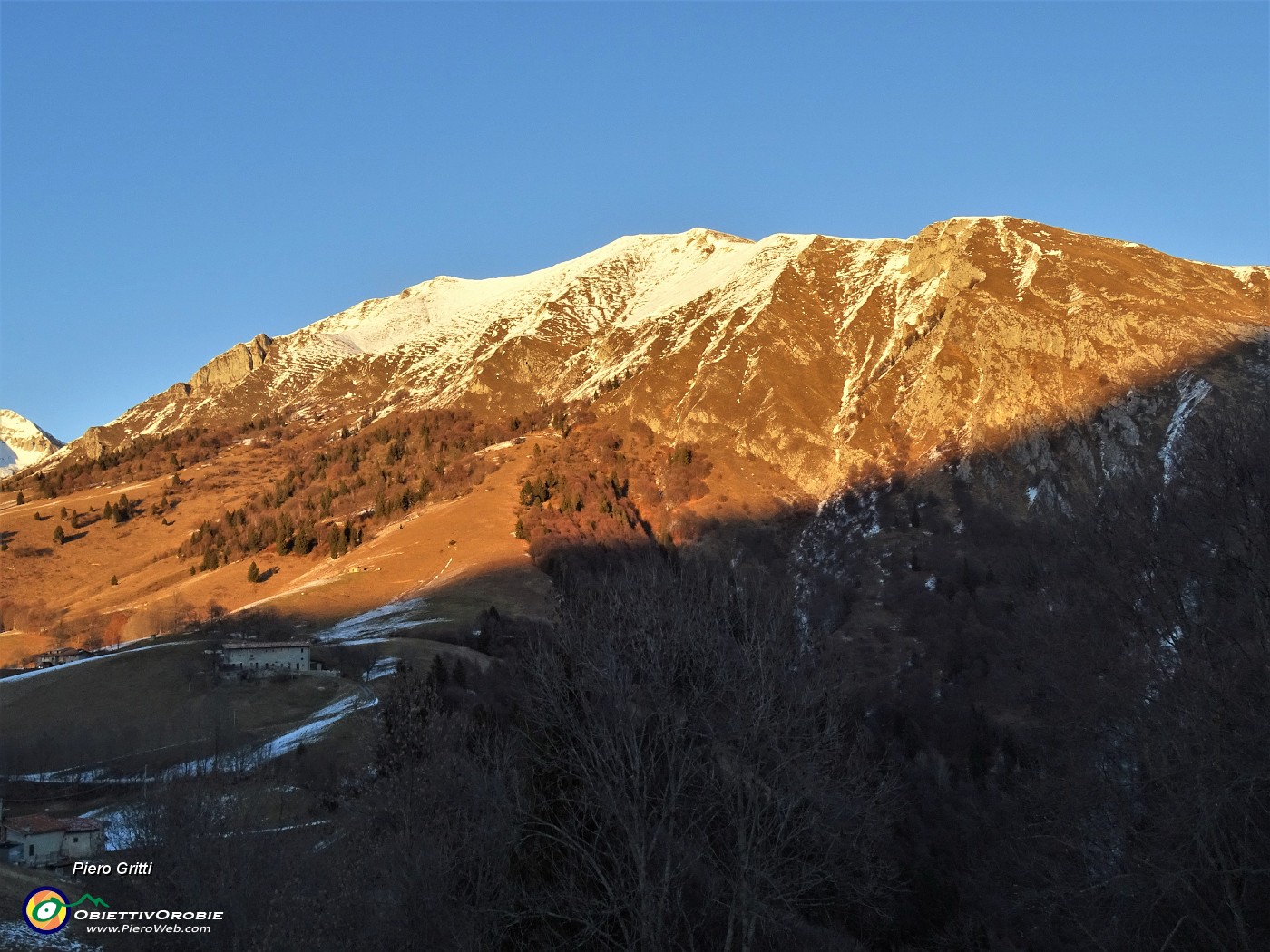 79 Cima Grem nei caldi colori del tramonto.JPG